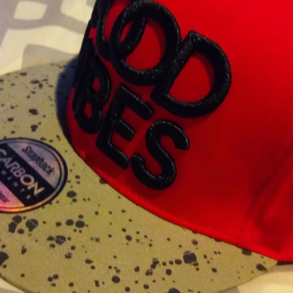 Snap back hat - Picture 2 of 4